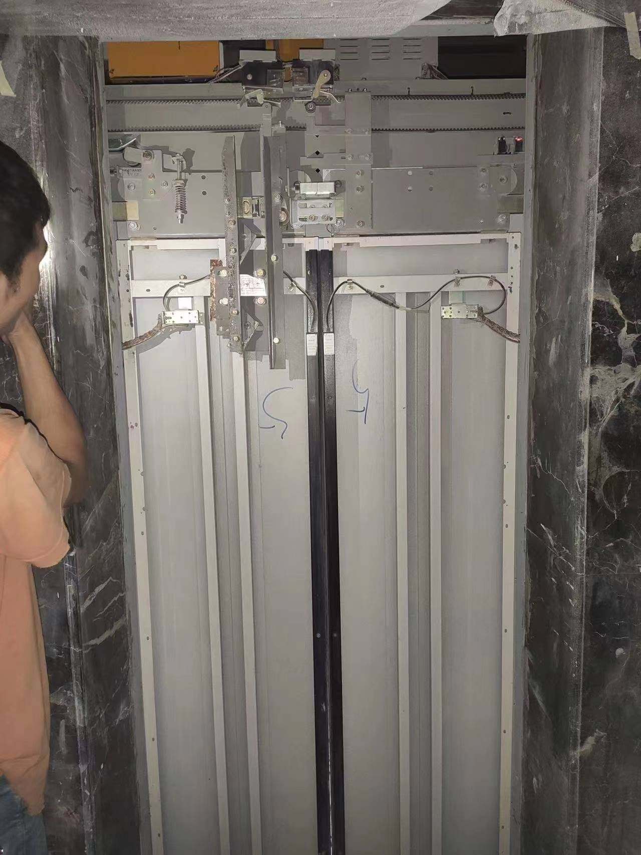 富士达定制电梯门板/厅门轿门304发纹不锈钢轿门门板富士达电梯用