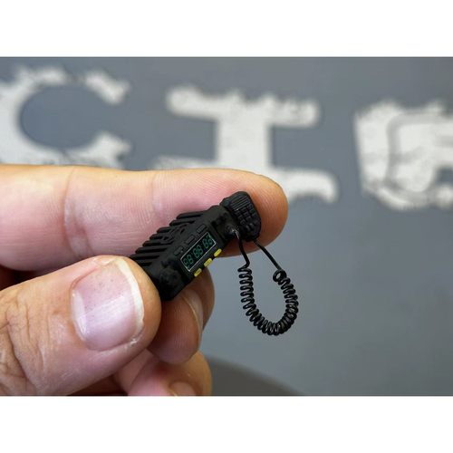 仿真攀爬车电台迷你车载电话1/10RC心情件装饰rc4wd sax10路虎卫