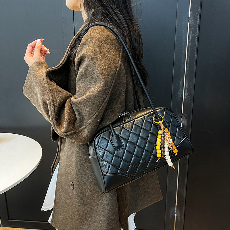 黑色菱格纹枕头包包女式新款轻奢小众高级感腋下单肩包潮牌通勤包