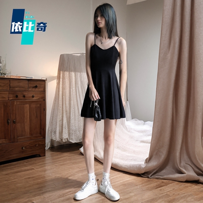 带胸垫吊带连衣裙女春夏季新款韩版修身显瘦小个子性感收腰小黑裙
