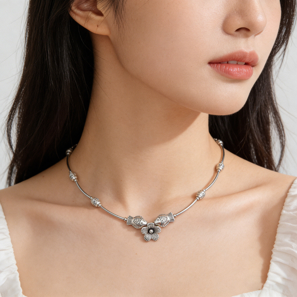 厂家直销新款复古藏银短款项链饰品 民族风花朵亲吻鱼锁骨链XL115