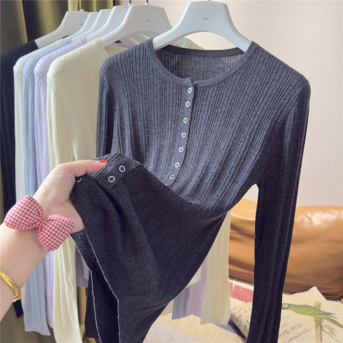 羊毛圆领单排扣针织打底衫女修身内搭毛衣上衣开衫百搭简约纽扣