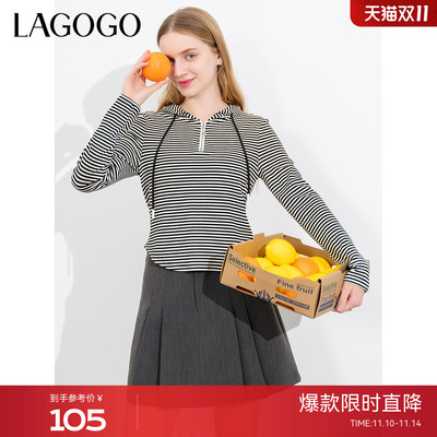 LAGOGO黑白条纹亮丝针织上衣女
