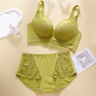 75A90D内衣女无钢圈小胸聚拢收副乳防下垂厚薄款 蕾丝红色文胸套装