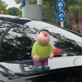 车载歪头呆萌胖虎创意汽车摆件车顶搪胶可爱胖虎车尾个性 饰 装