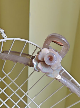 气质冰灰色山茶花大号盘发抓夹女后脑勺百搭鲨鱼夹发量多发夹头饰