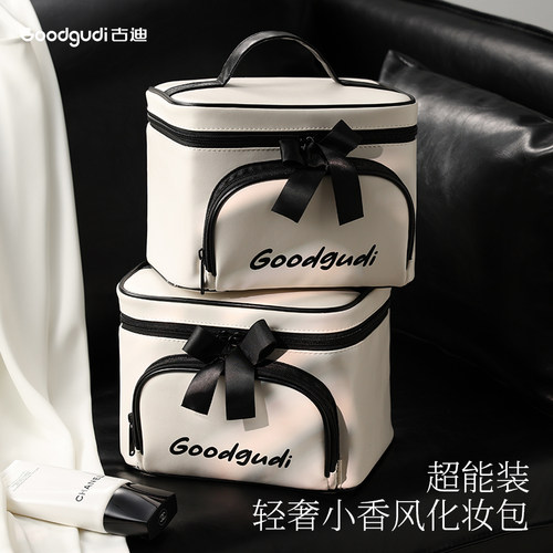 小香风大容量化妆手拿包