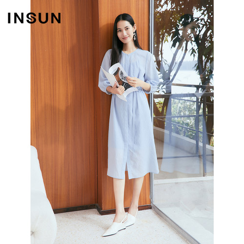 INSUN恩裳夏季简约轻透感衬衫式收腰过膝褶裙