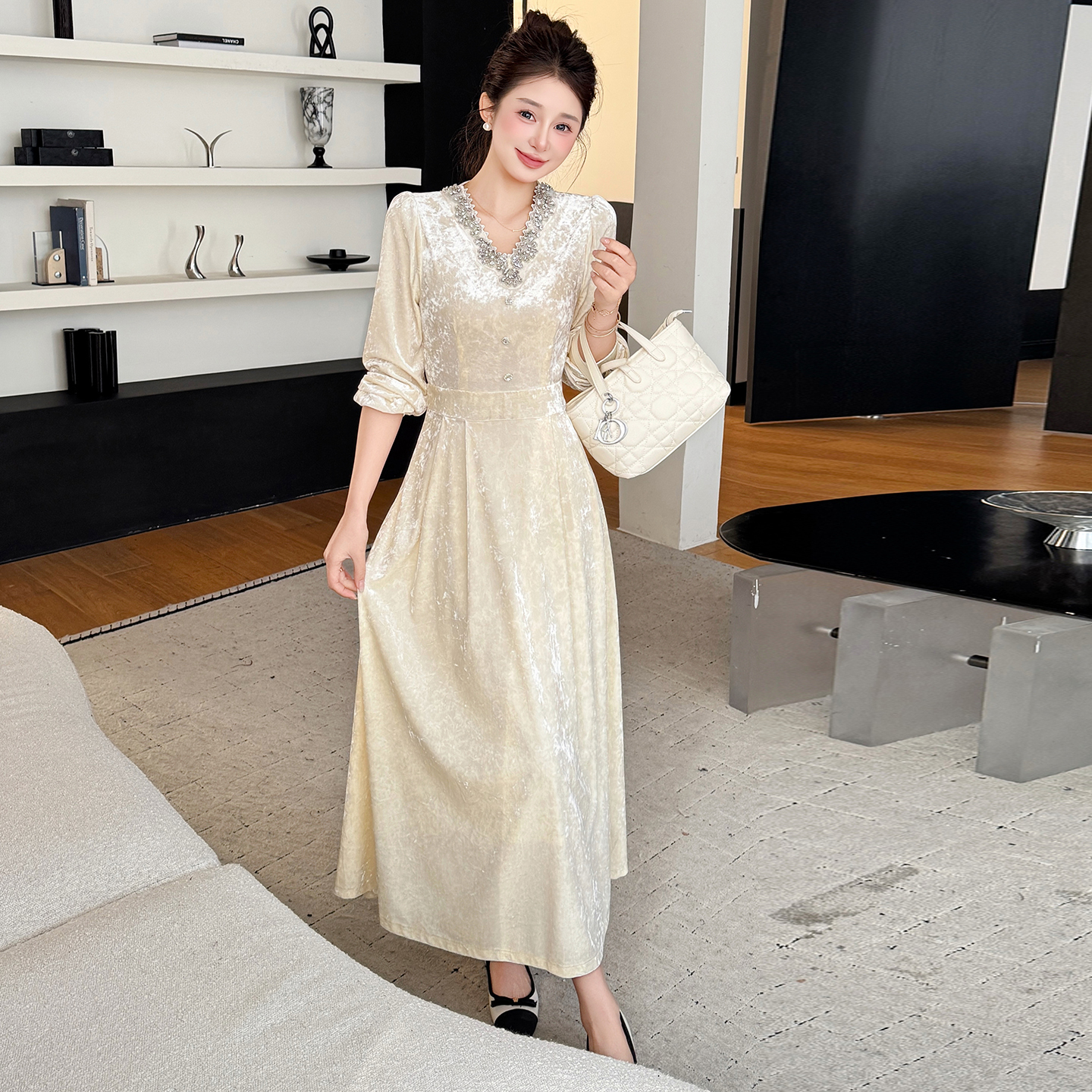 轻奢显瘦丝绒重工钉珠温柔风气质大摆大码连衣裙，女装连衣裙，衣嘉衣服饰