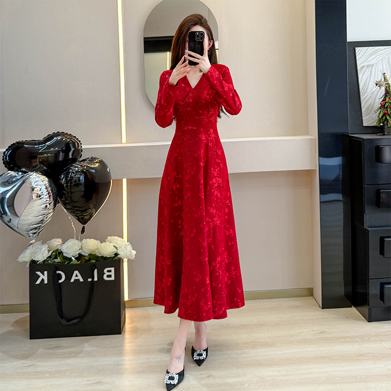 春秋长袖连衣裙女2025新款长裙V领修身大摆轻奢高级感显瘦裙长款，女装连衣裙，衣嘉衣服饰