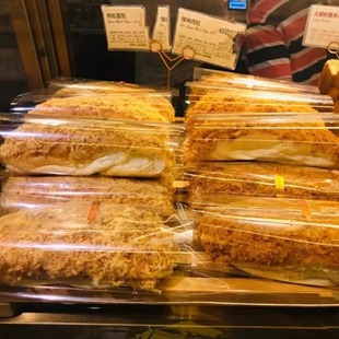 上海多乐之日 招牌肉松面包 辣肉松面包 网红美食早餐下午茶