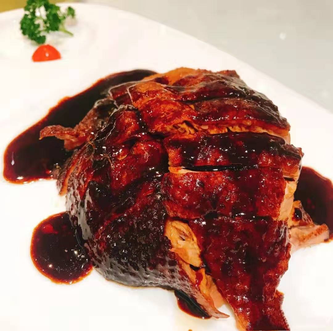 上海老字号光明邨大酒家招牌熟食酱鸭半只鸭肉小吃卤味烤鸭下酒菜