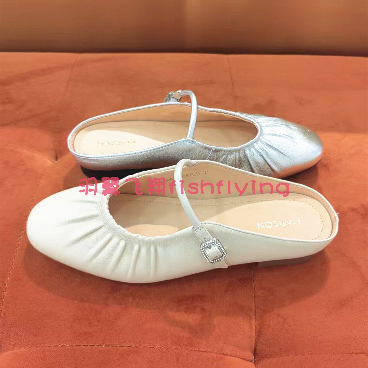 HM253003哈森专柜正品圆头平跟皱皱25春夏季外穿银色女单凉拖鞋