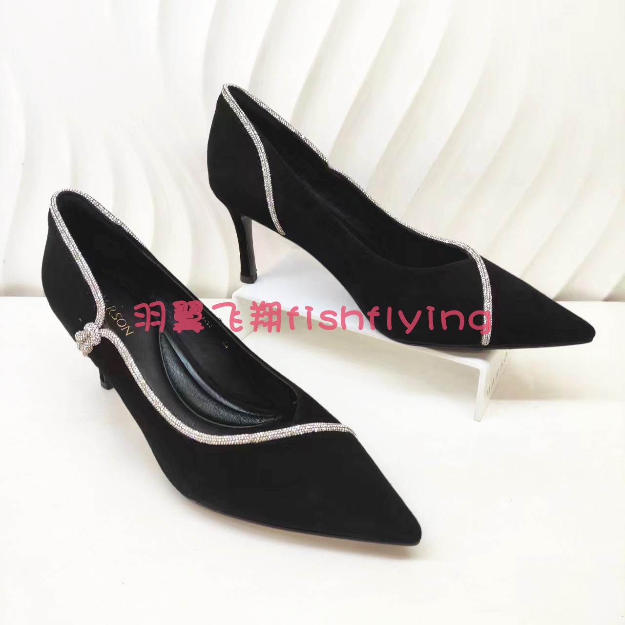 跟尖头浅口水钻简约通勤女单鞋