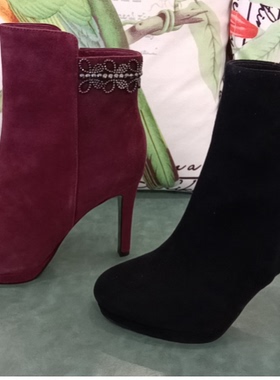 哈森专柜正品秋冬款酒红色绒面水钻圆头细跟防水台女短靴HA76018