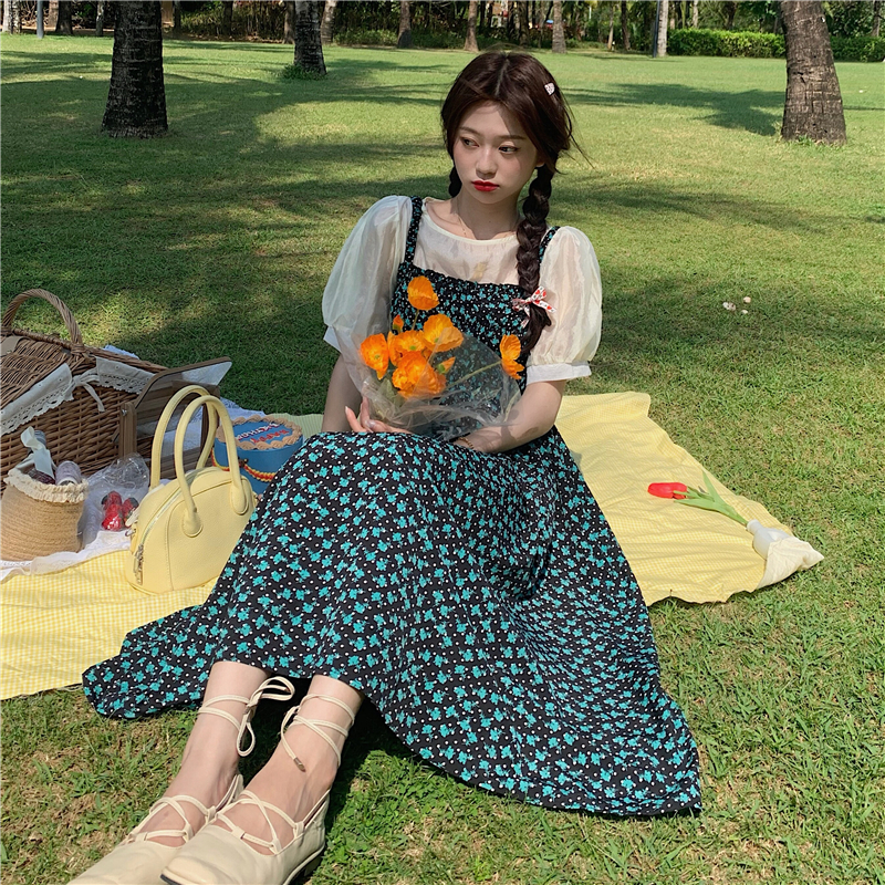 Real price ~ summer age reduction 2-piece sweet print suspender skirt + bubble sleeve net top