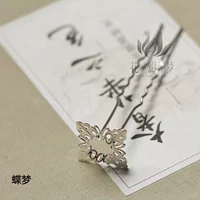 Серебро с серебристым цветом бабочки