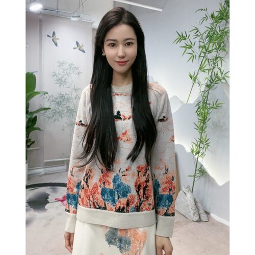 舒适圆领精致花朵时尚百搭女毛衣