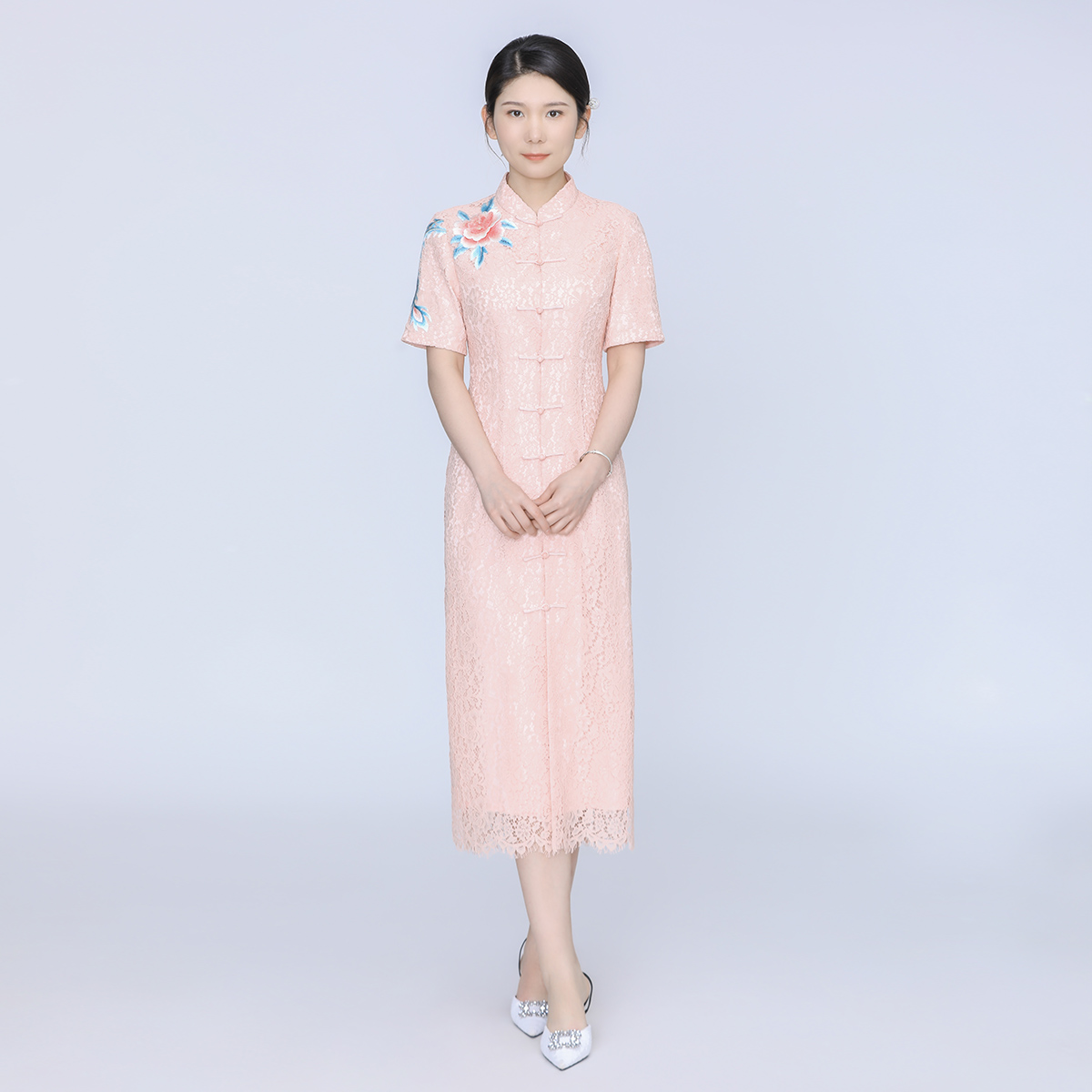 浒城古娘蕾丝立体刺绣立领连衣裙