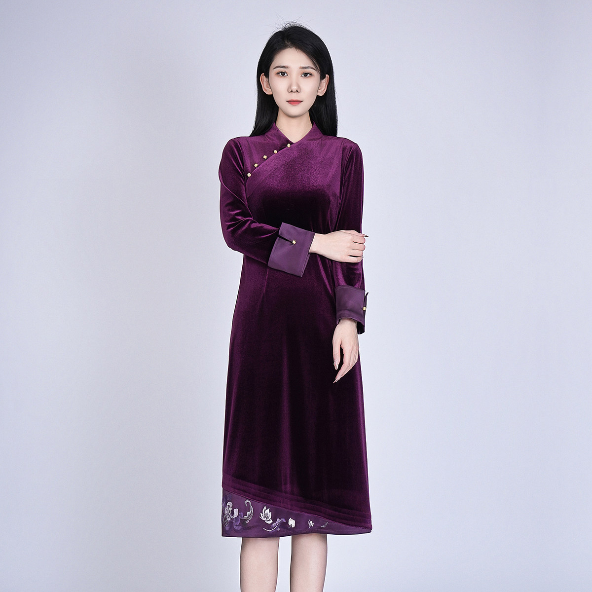 2026春季中式丝绒复古百搭气质女长裙精致刺绣新款通勤女士连衣裙