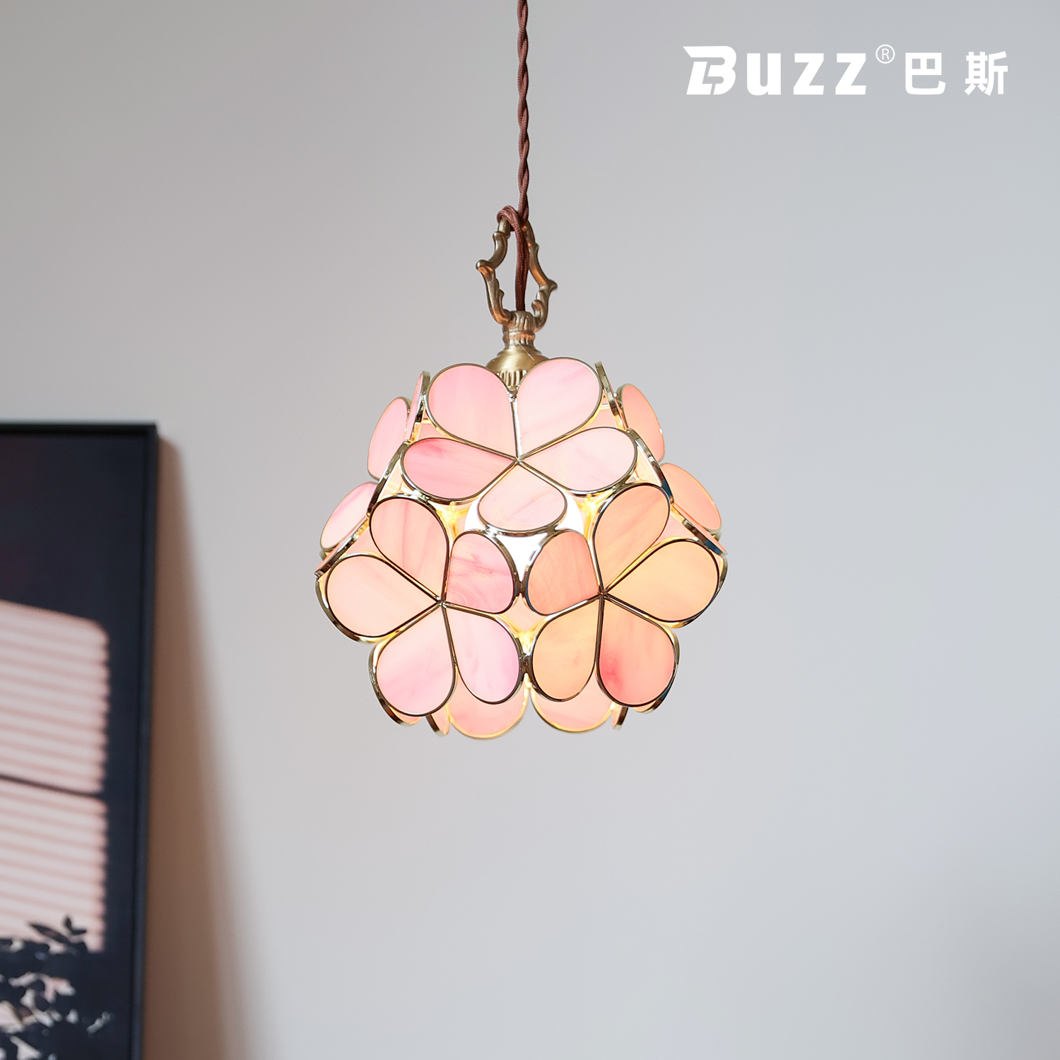 女孩房间氛围卧室床头小吊灯