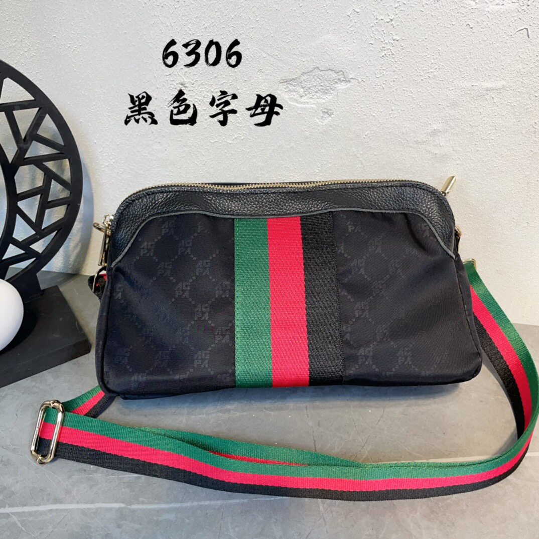新多隔层经典字母休闲包单肩包女士斜挎包男包小包包百搭布包女包