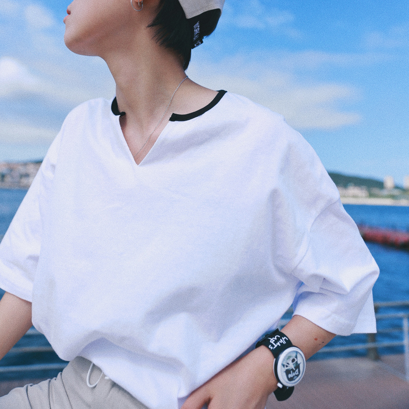 STILL YOUÔ´´×ÔÖÆÁì¿ÚƴɫСVÁìTÐô¶ÌÐä°×É«t-shirtÅ®ÏÄװпî
