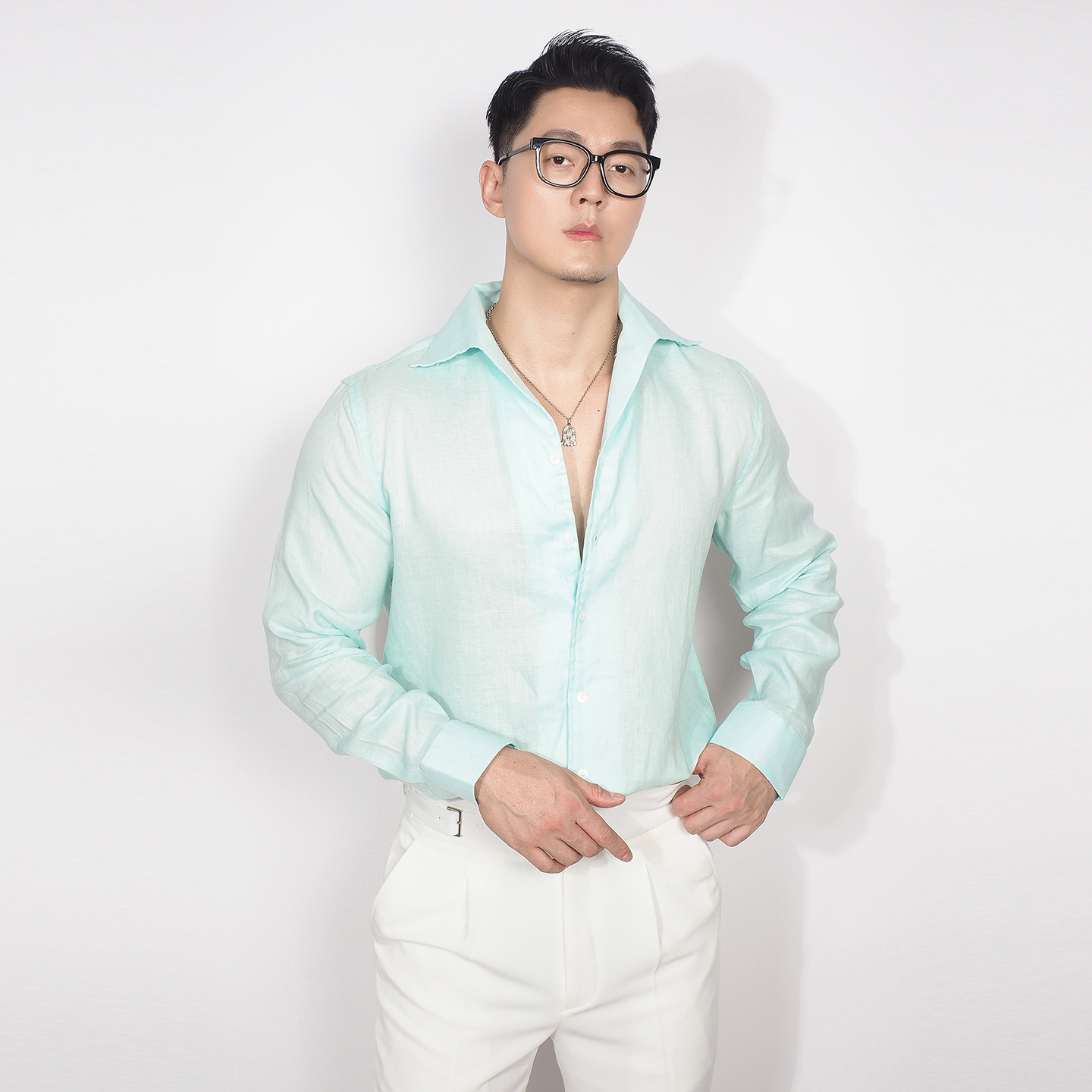 川泽浅绿色麻料长袖大翻领衬衫