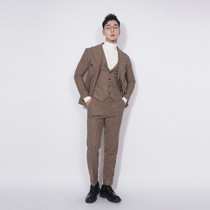 川泽男士棕色小细格双排扣西装三件套冬季新款韩版修身西服套装潮