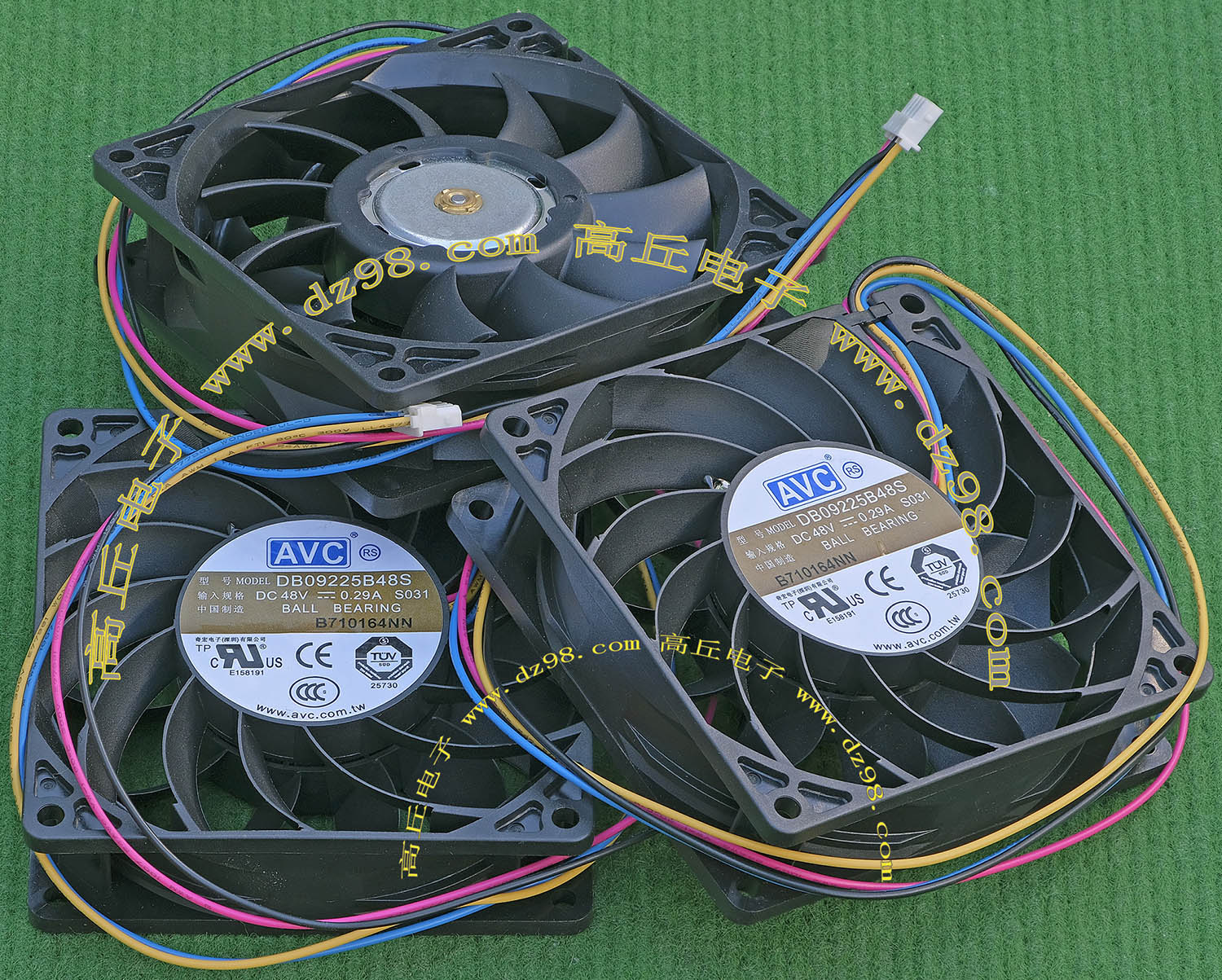 全新备件，电压DC48V，标称电流0.29A，实际工作电流0.18A，尺寸92mm x 92mm x 25mm，重量约148克。黑色接负极，红色接正极，其它线不接。