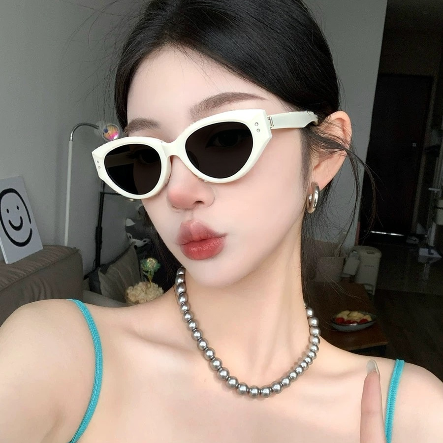 白色猫眼墨镜女款夏海边防晒时髦凹造型复古高级感方圆脸太阳眼镜