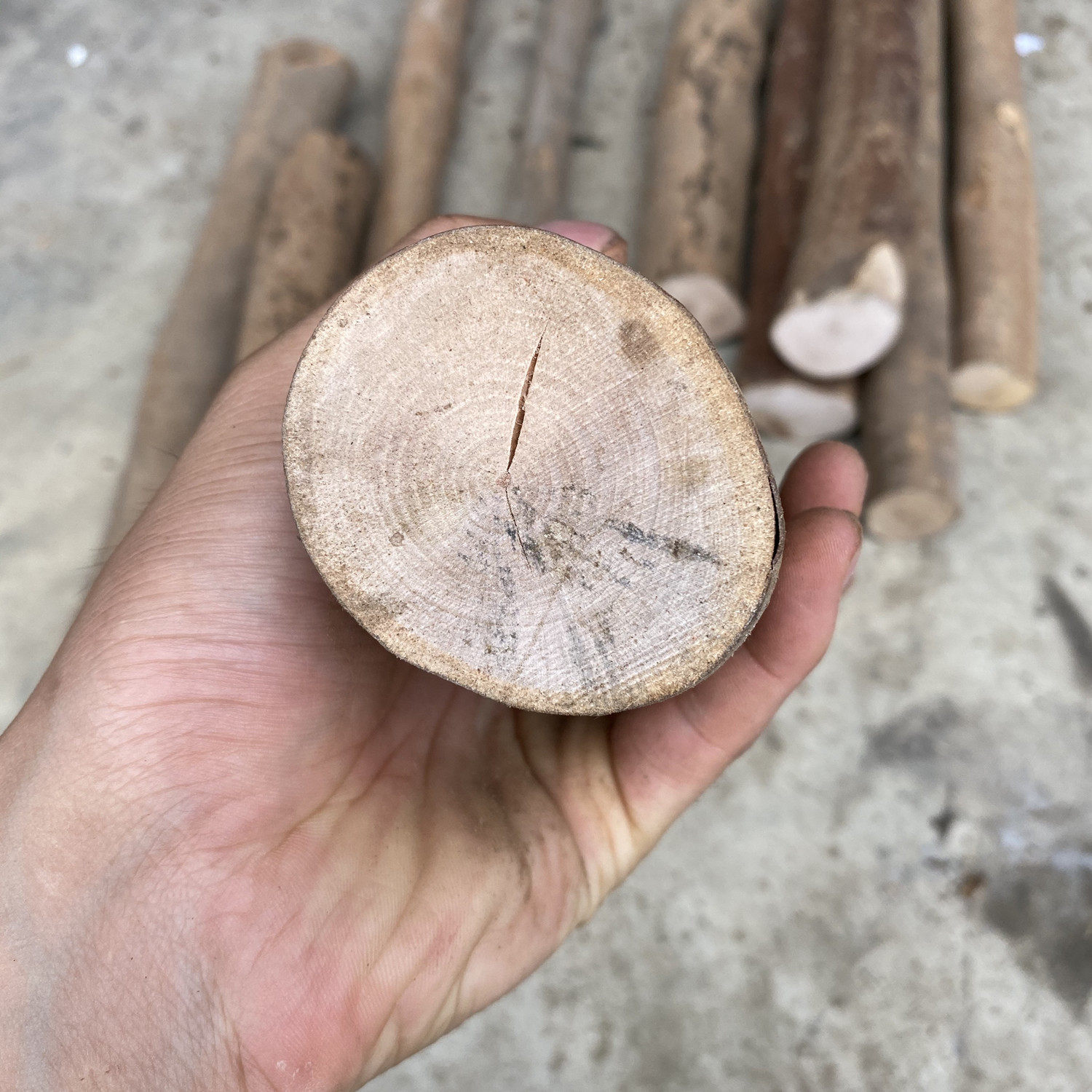 热销刀柄料刀把木锤柄斧柄定制 木把木工凿凿柄油茶木原木料刀柄