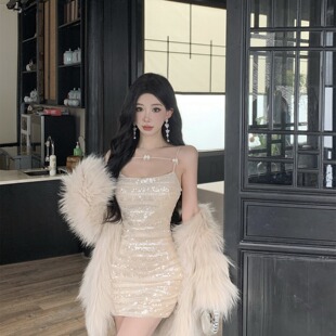 2025秋冬新款性感辣妹亮片吊带裙气质收腰显瘦短款女士内搭连衣裙