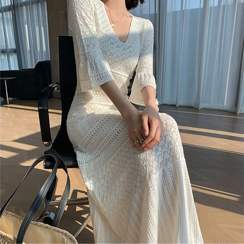 法式温柔风独特钩花镂空设计收腰长款针织连衣裙女春夏中袖白裙子