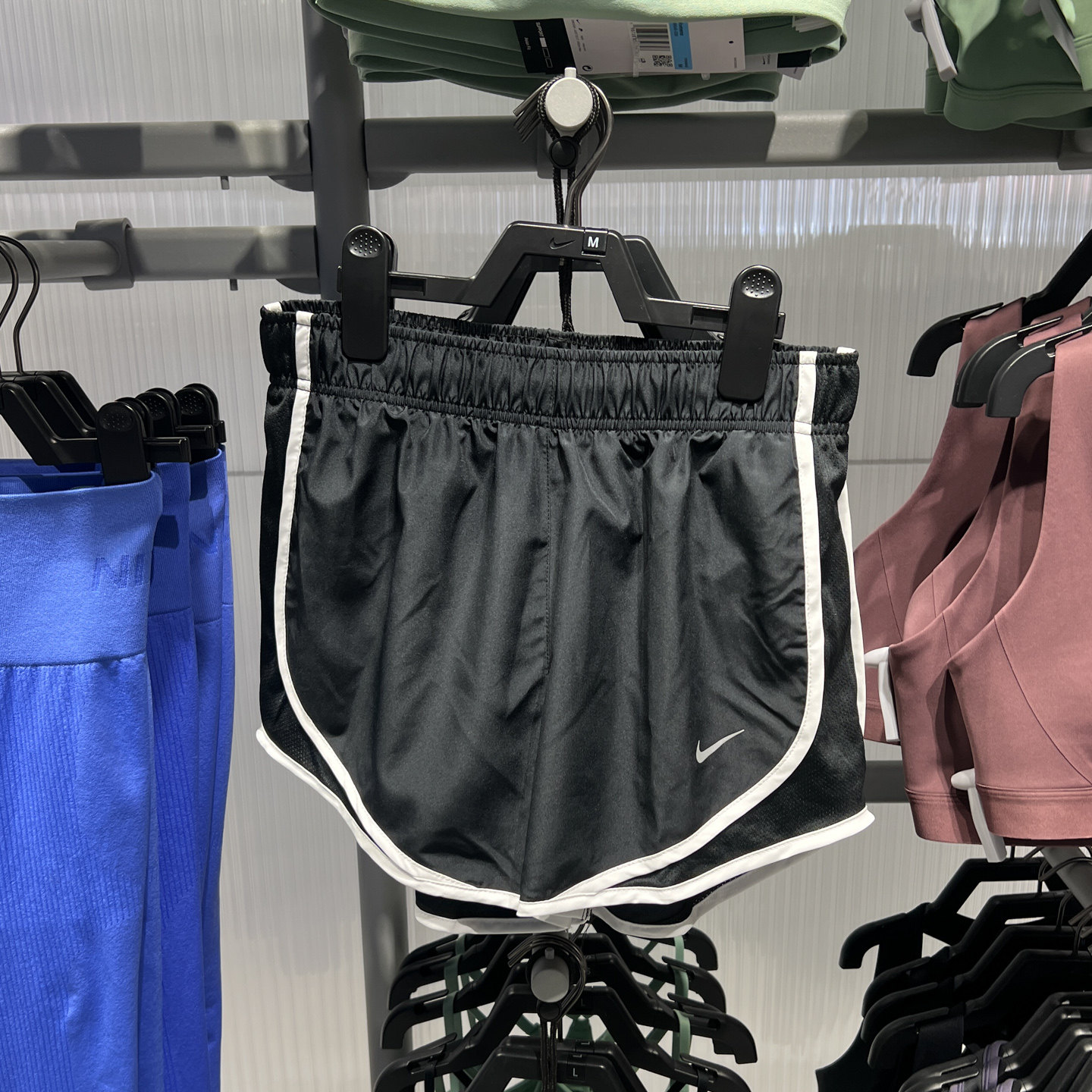 Nike/耐克正品夏季新款女士梭织跑步健身训练运动短裤HM6097-010