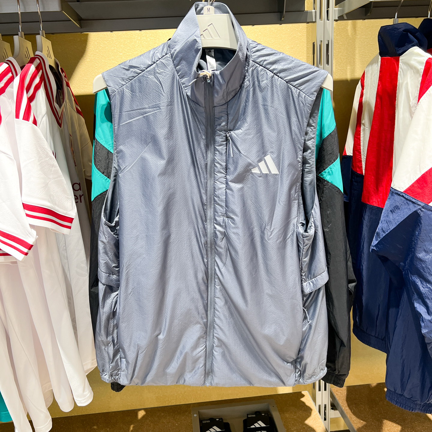 Adidas阿迪达斯男装2026年冬新款户外运动拒水防风保暖马甲KV6676