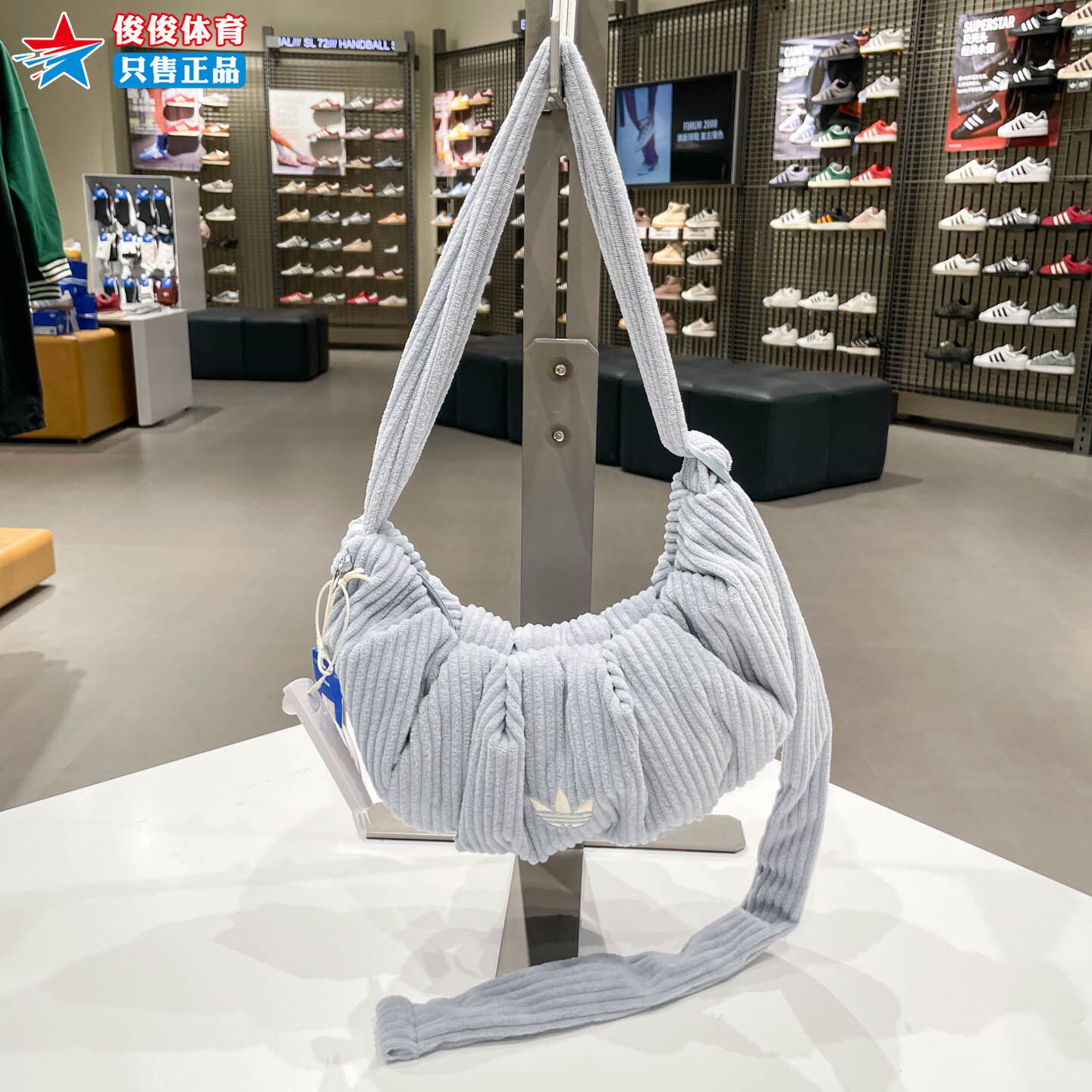 Adidas阿迪达斯女子小号云朵包