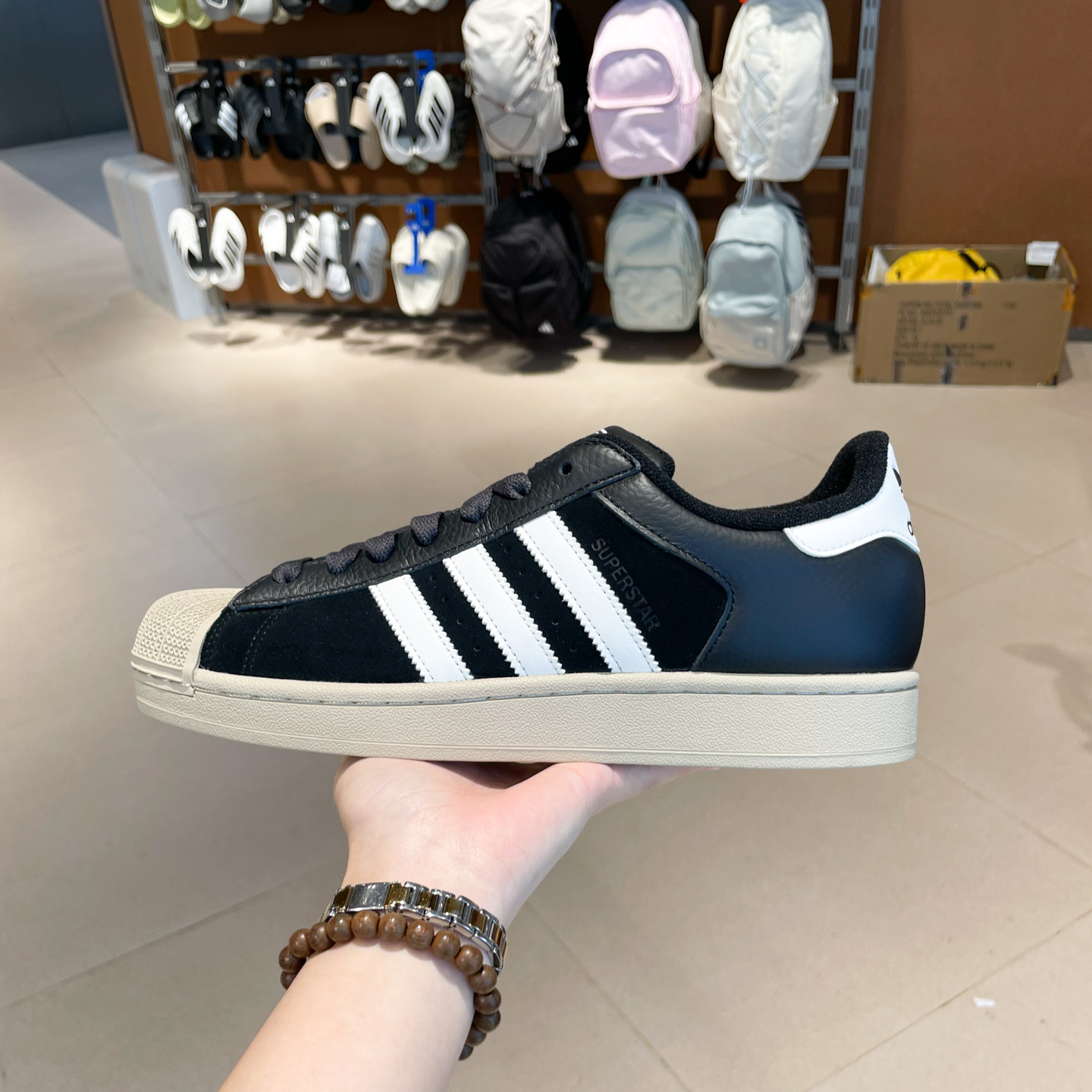 Adidas三叶草男女鞋2026