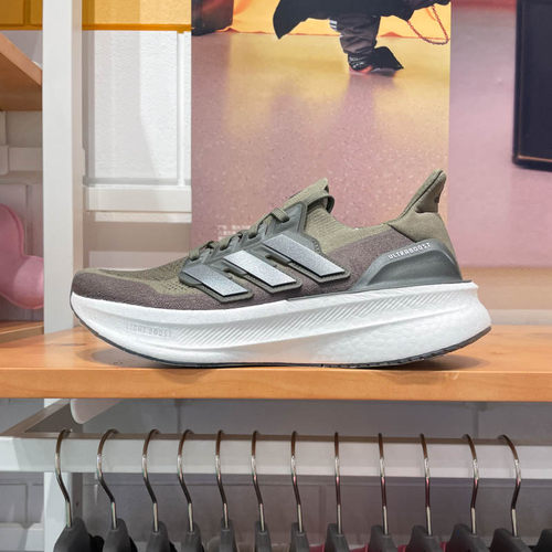 阿迪达斯缓震运动跑步鞋ID8815