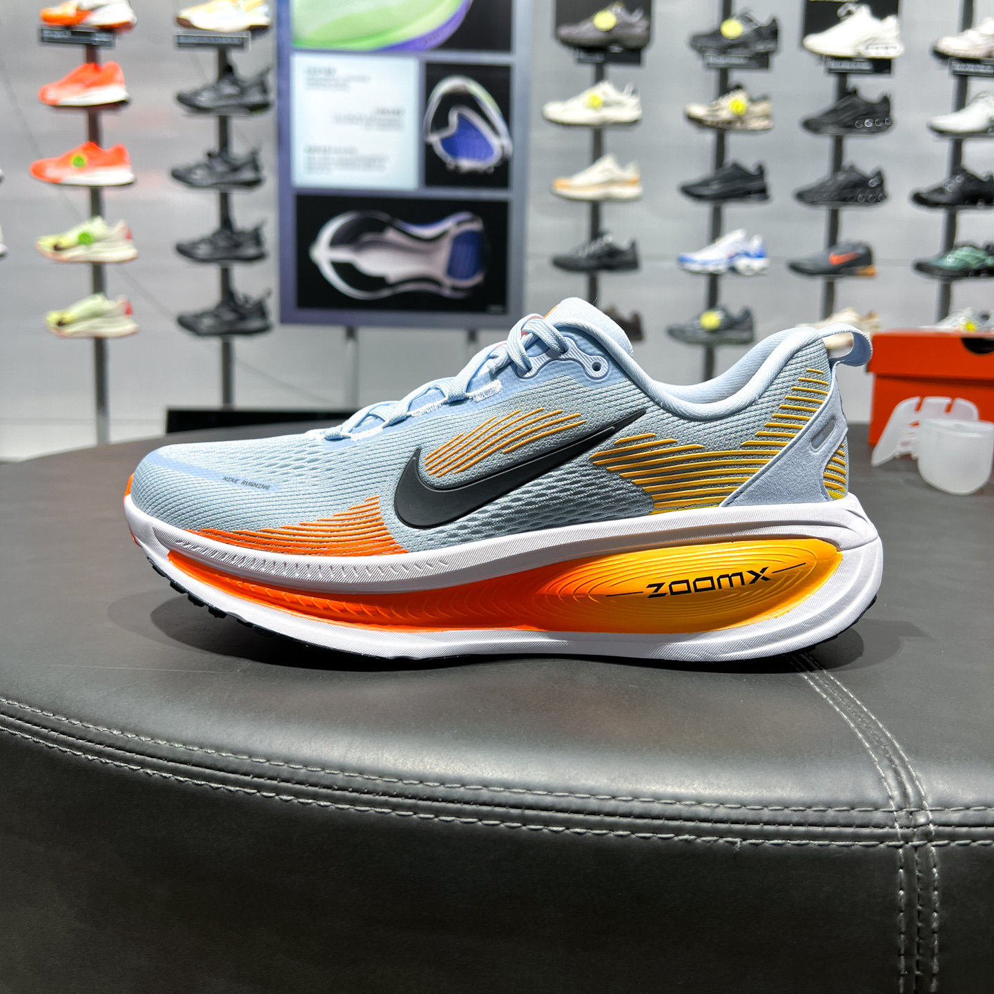 NIKE耐克男鞋夏新款迈柔VOMERO 18 公路慢跑运动跑步鞋HM6803-404