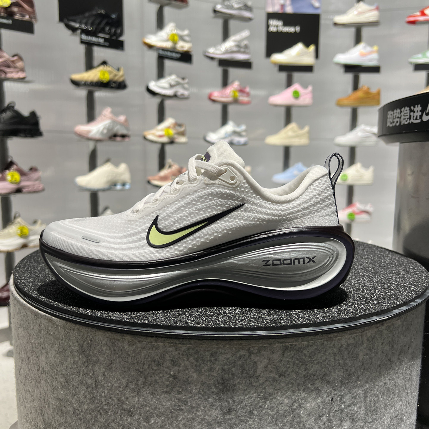 耐克/NIKE VOMERO PLUS Zoomx缓震天蓝色运动鞋跑步鞋 IR7597-170