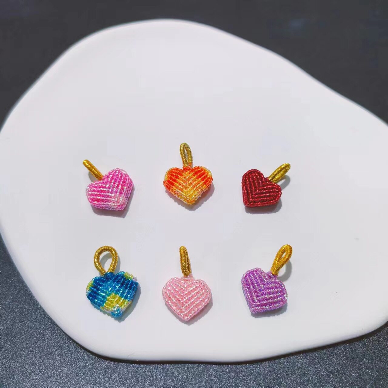 新品DIY手工编织幻彩桃心莲花苹果花生吊坠情侣手链钥匙扣挂坠绳