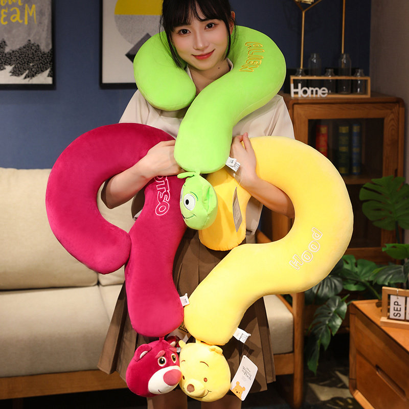五叶草正版迪士尼草莓熊女生抱枕