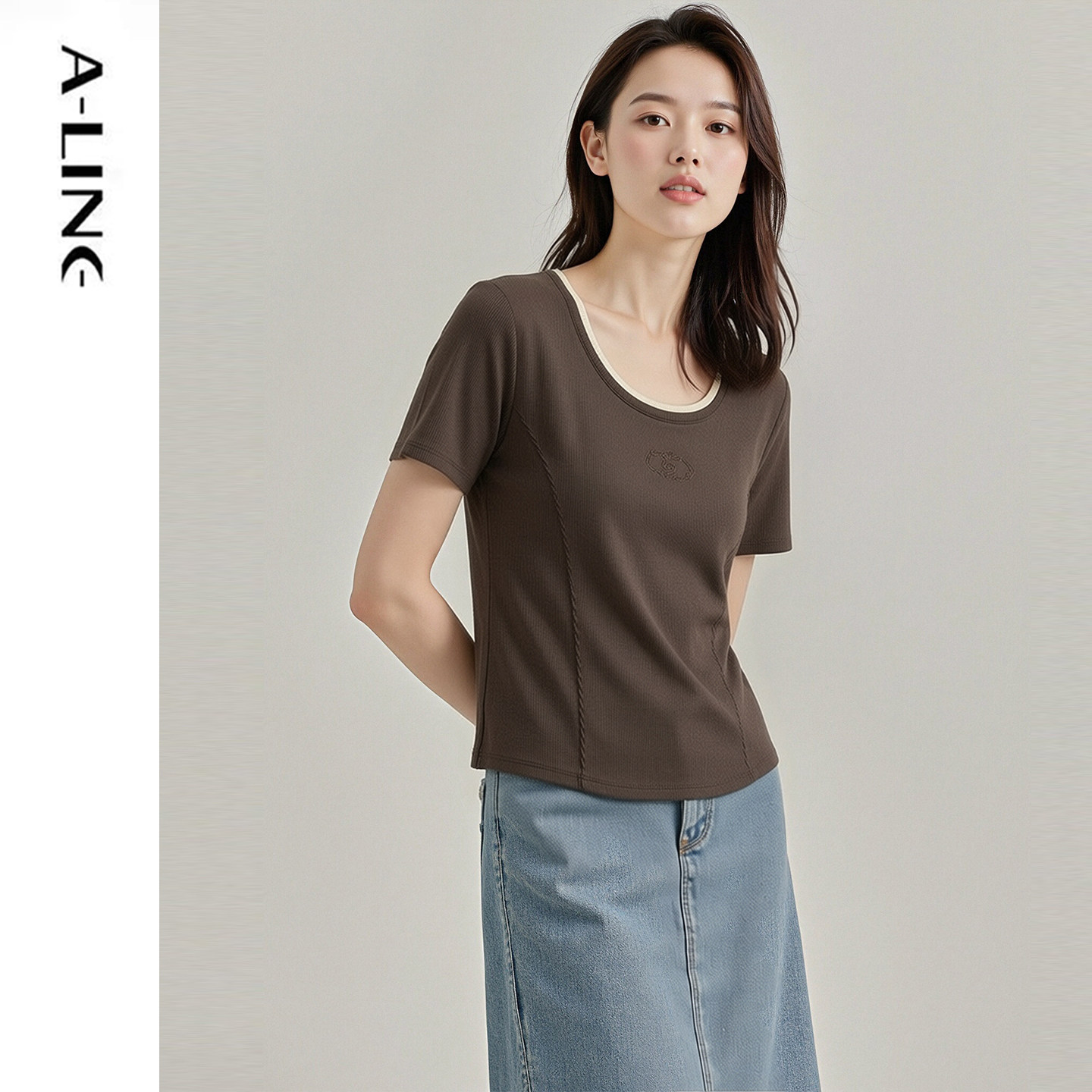 Aline/阿莱休闲风短袖T恤女夏季修身圆领刺绣上衣韩系简约百搭