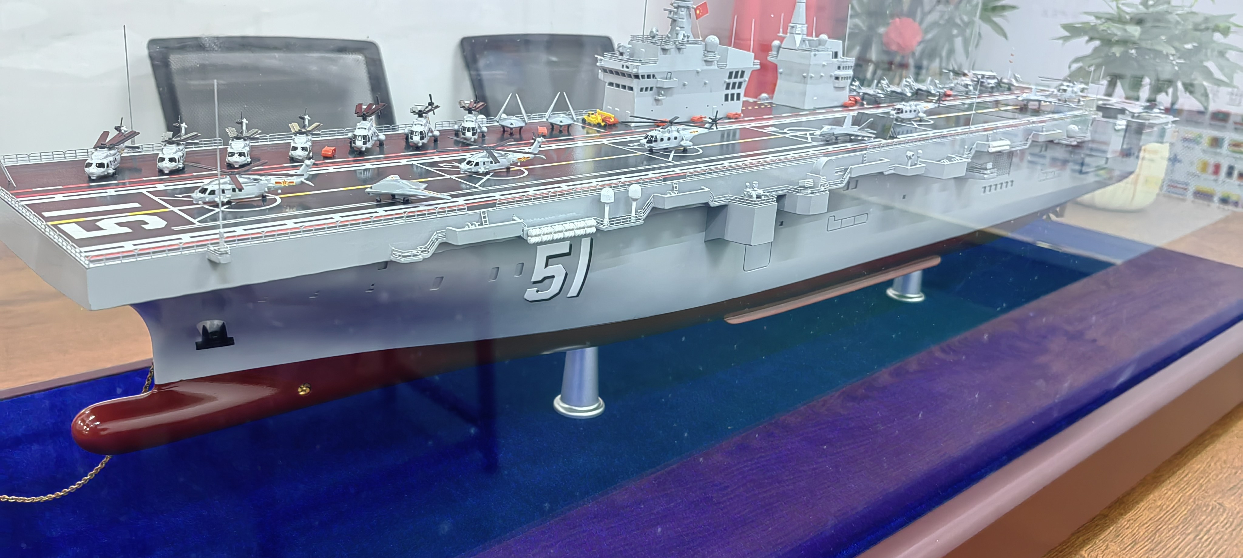 076型两栖攻击舰四川舰军事模型摆件合金军舰航母收藏文创纪念品