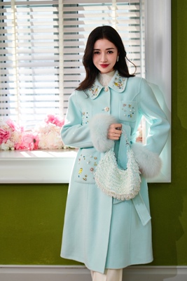 2025新款显瘦毛呢外套女宽松呢子大衣狐狸毛袖口重工钉珠100%羊毛