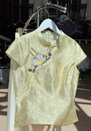 金盏玉枝 新中式立领盘扣提花上衣法绣修身显瘦温婉国风桑蚕丝