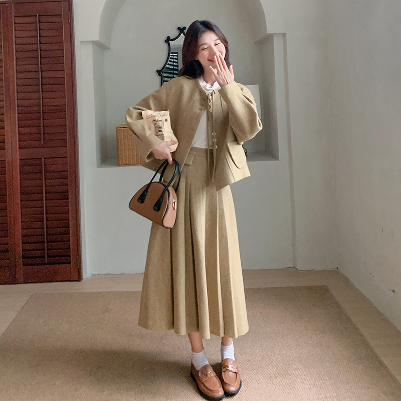 潮牌卡其色气质裙子毛呢套装女士