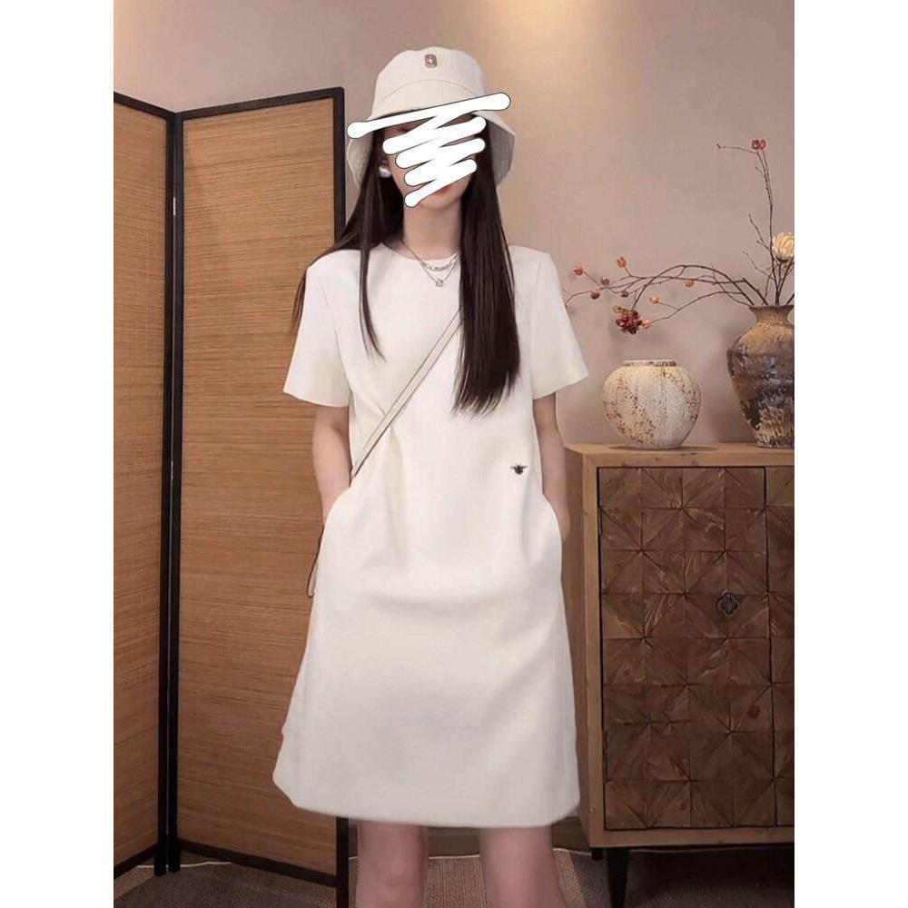 轻奢温柔风白色短袖连衣裙女夏季新款时尚减龄宽松显瘦直筒T恤裙