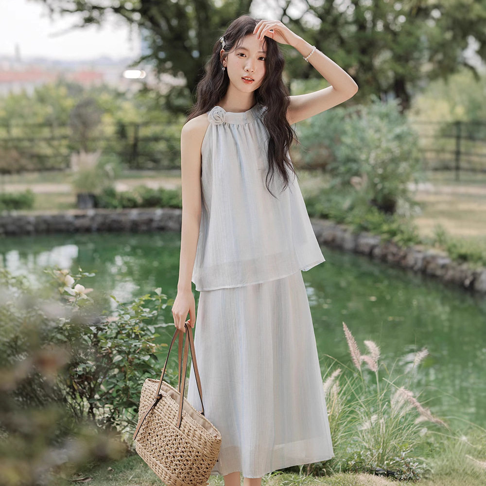 法式甜美无袖挂脖上衣半身裙女夏季绝美巨好看套装遮肚腩显瘦套裙